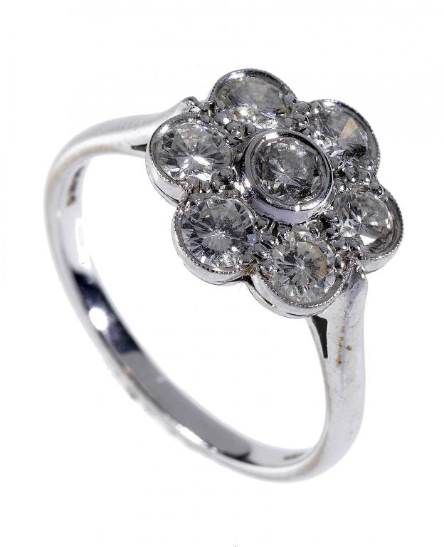 Appraisal: A DIAMOND CLUSTER RING the seven evenly sized diamonds arranged