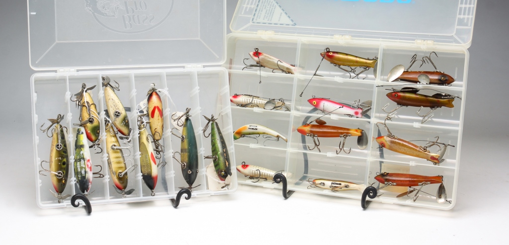 Appraisal: GROUPING OF FISHING LURES INCLUDING HEDDON American th century Featuring