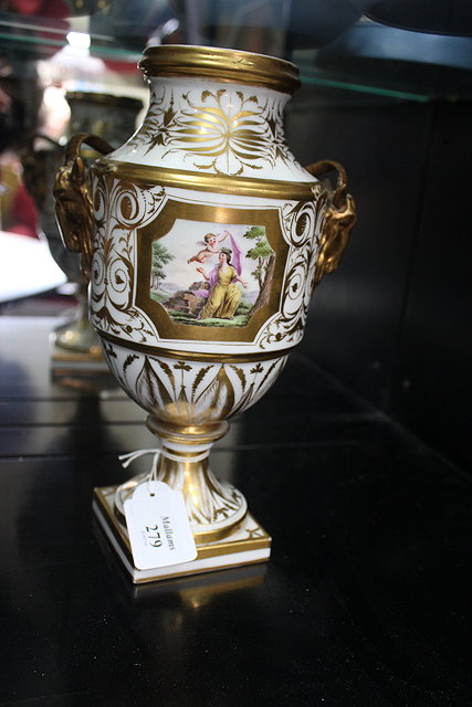 Appraisal: AN EARLY TH CENTURY ENGLISH SOFT PASTE PORCELAIN VASE of