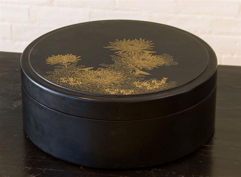 Appraisal: CIRCULAR JAPANESE GILT LACQUER BOX DECORATED WITH CHRYSANTHEMUM x in