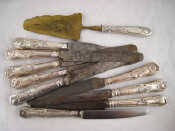 Appraisal: A mixed lot comprising nine dinner knives with silver handles