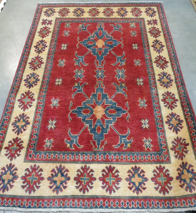 Appraisal: HAND KNOTTED ORIENTAL AREA RUG Pakistani-Caucasian featuring stylized floral elements