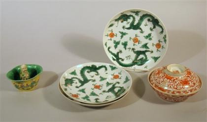 Appraisal: Five Chinese porcelain items Comprised of a Qianlong mark late