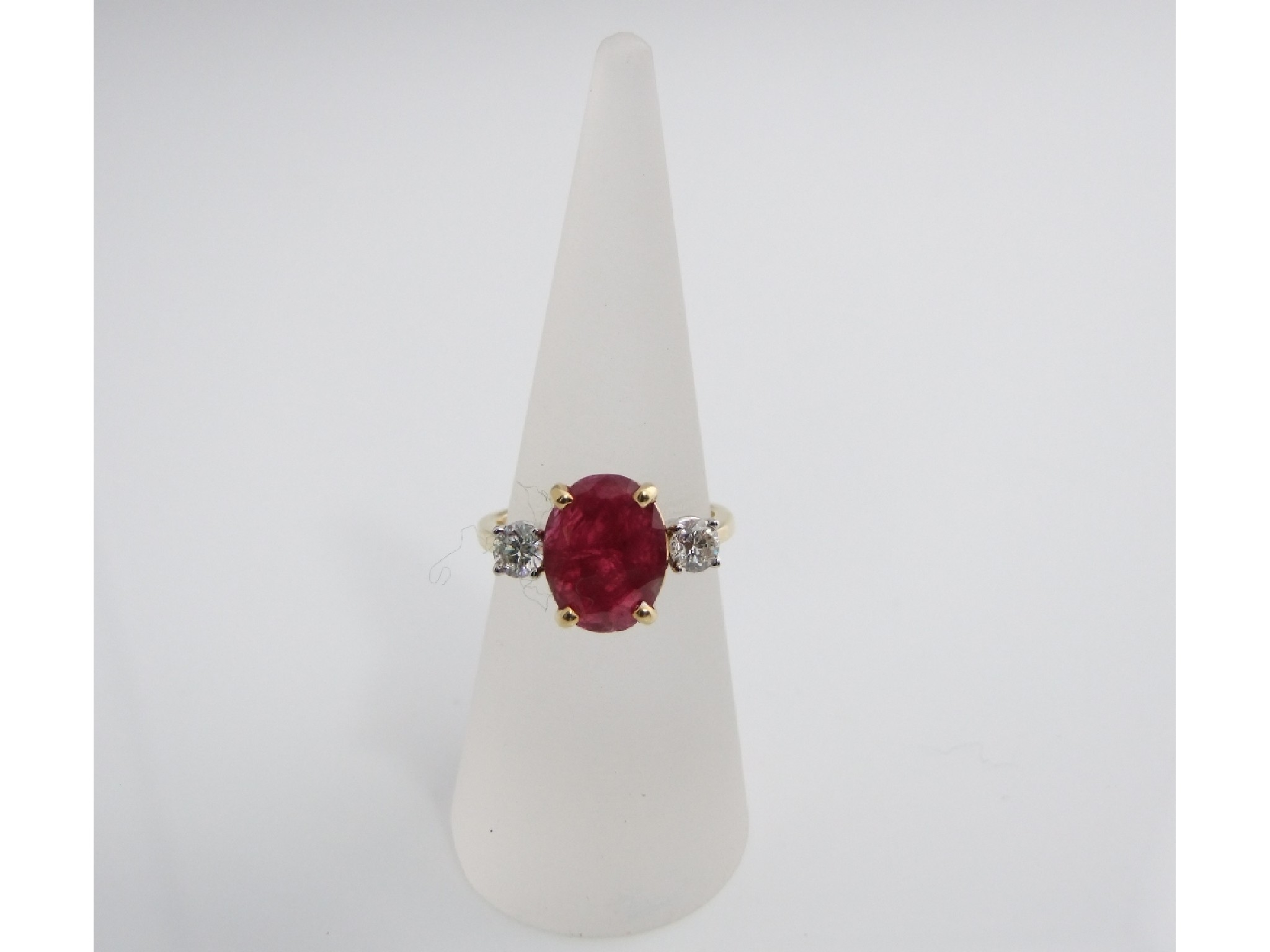 Appraisal: An ct gold ruby ring the central stone flanked by