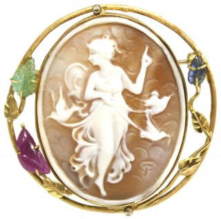 Appraisal: Italian Shell Cameo in K Gold Gem Depicting a goddess