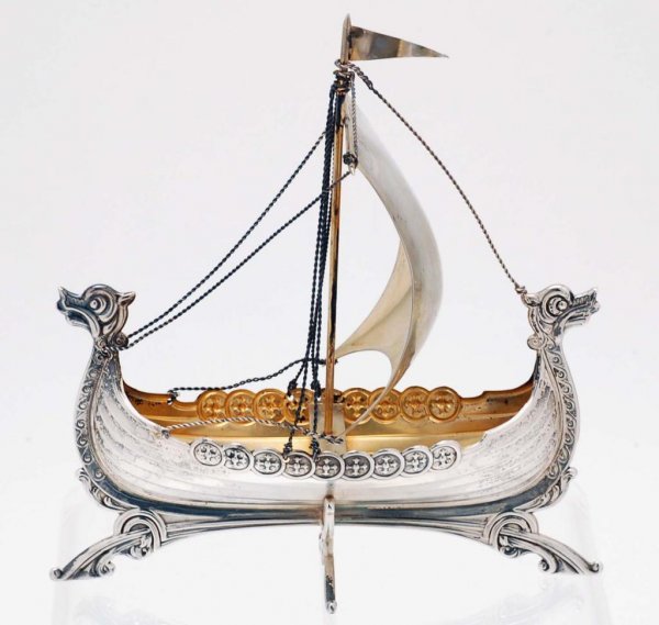 Appraisal: A silver nef in the form of a Viking sailing