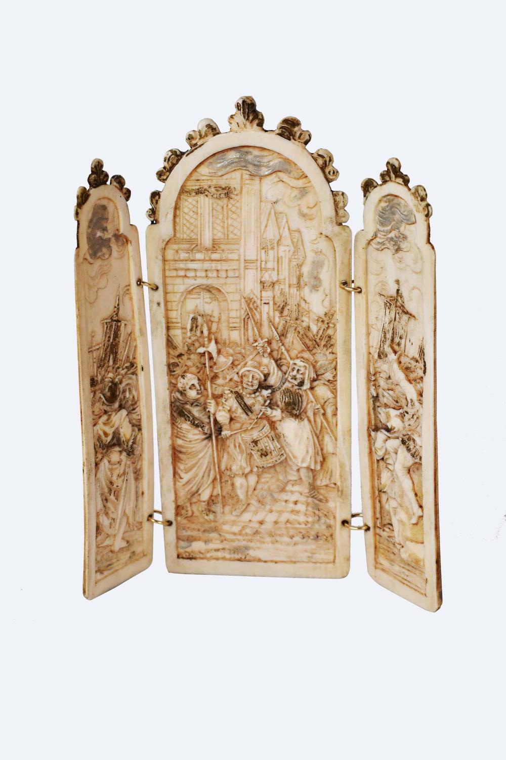 Appraisal: CONTINENTAL CARVED TRIPTYCH th Century Unmarked With K gold connecting