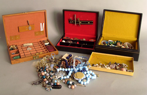 Appraisal: Large group of costume jewelry