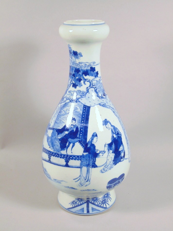 Appraisal: A thC Chinese blue and white porcelain vase the baluster