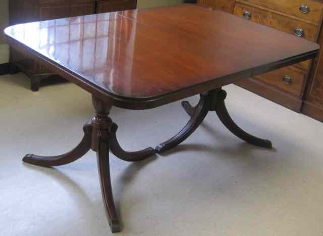 Appraisal: FEDERAL STYLE MAHOGANY DINING TABLE WITH THREE LEAVES ''New Travis