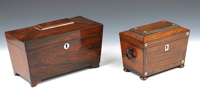 Appraisal: A GEORGE IV ROSEWOOD SARCOPHAGUS TEA CADDY with fitted interior