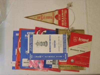 Appraisal: A small quantity of Manchester United F C ephemera including