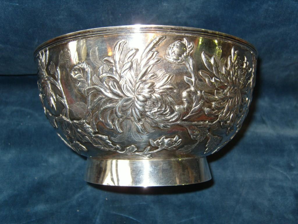 Appraisal: A good quality Chinese white metal bowl of circular open