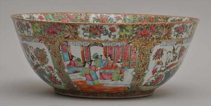 Appraisal: CANTON ROSE MEDALLION PUNCH BOWL The interior with central rondel