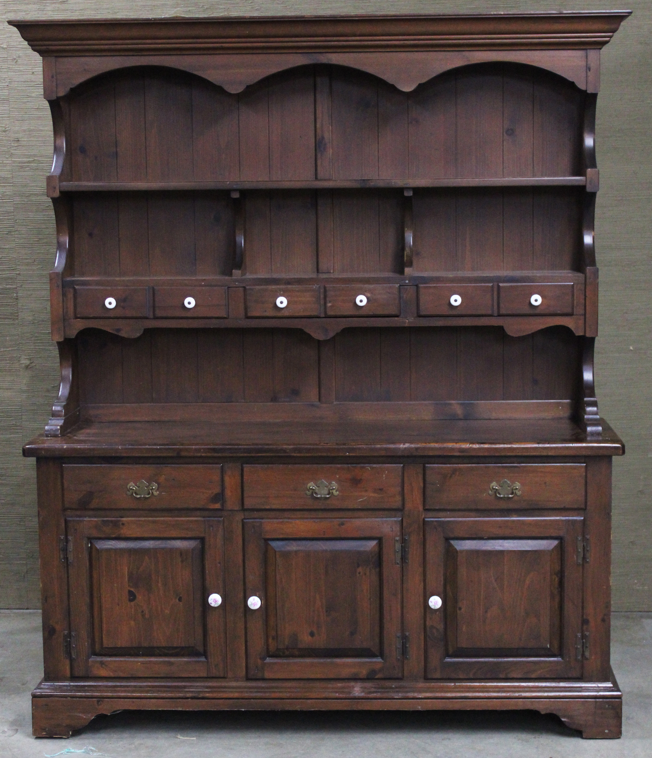 Appraisal: OAK HUTCH BUFFET BY PENNSYLVANIA HOUSE Oak hutch buffet by