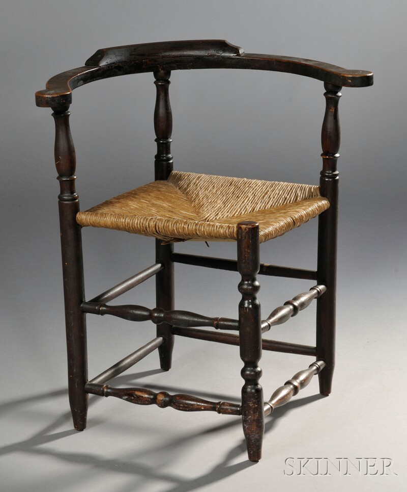 Appraisal: Turned Roundabout Chair New England late th century the curved