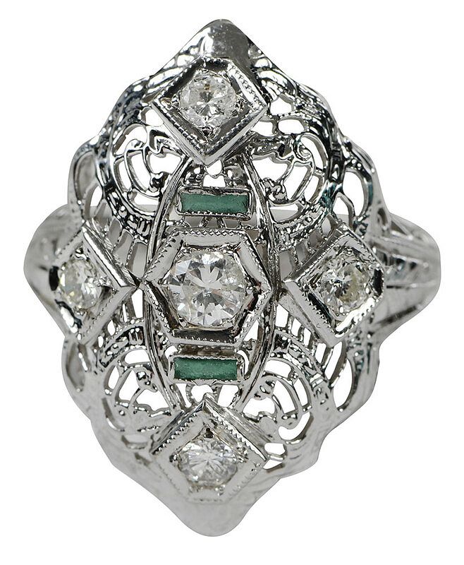 Appraisal: kt Diamond Ring five round brilliant diamonds estimated total weight