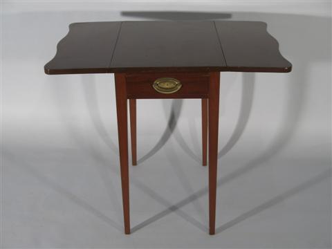 Appraisal: HEPPLEWHITE TWENTIETH CENTURY DROP LEAF TABLE