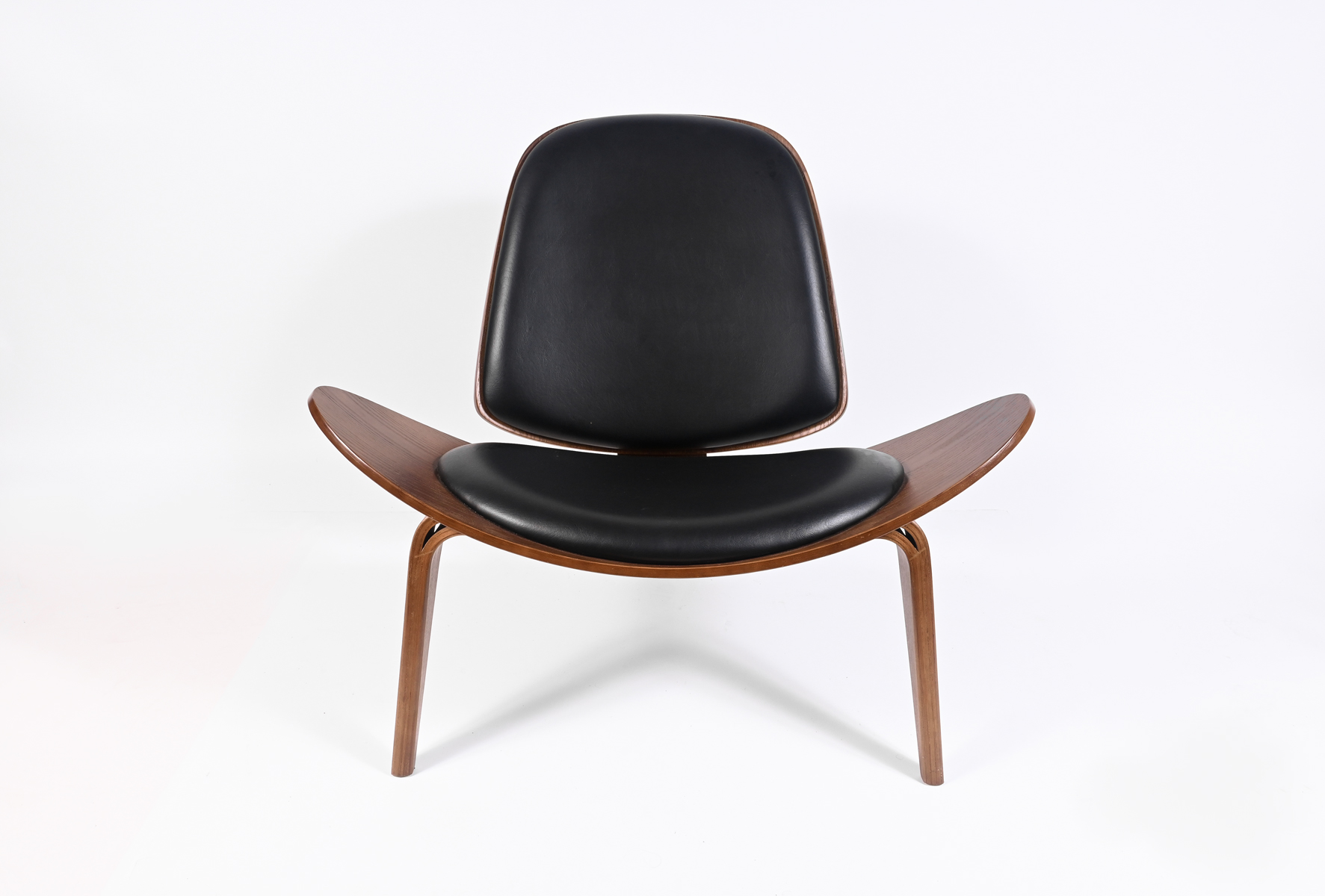 Appraisal: DANISH LOUNGE CHAIR AFTER HANS WEGNER Modern Shell chair in