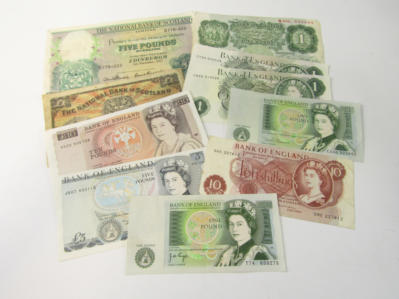 Appraisal: Elizabeth II bank notes some mint and uncirculated comprising Somerset