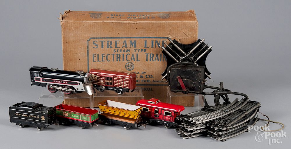 Appraisal: Marx six-piece no train set Marx six-piece no train set