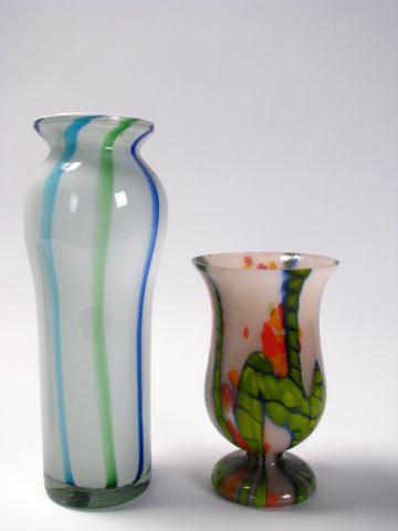 Appraisal: Two unsigned contemporary art glass vases including a '' white