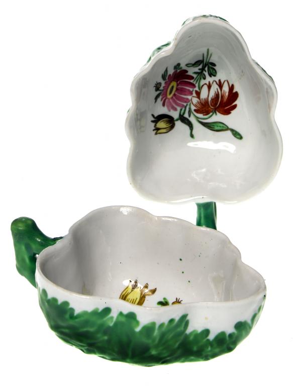 Appraisal: A PAIR OF DOCCIA LEAF SHAPED PICKLE DISHES painted to