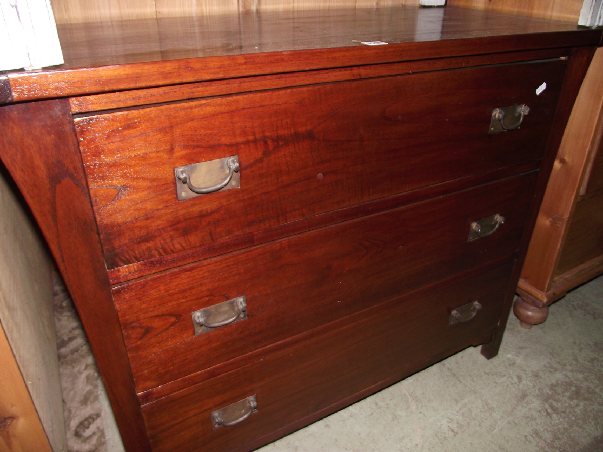 Appraisal: A hardwood bedroom chest of three long drawers beneath a