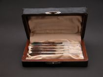 Appraisal: Five Mother of Pearl Handled Knives American Cutlery Company tapered