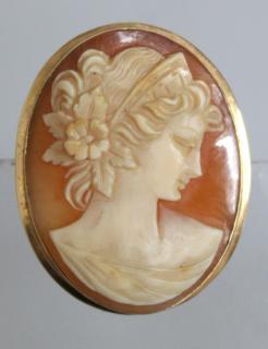 Appraisal: Shell Cameo in K Gold Bezel Depicting a Classical young