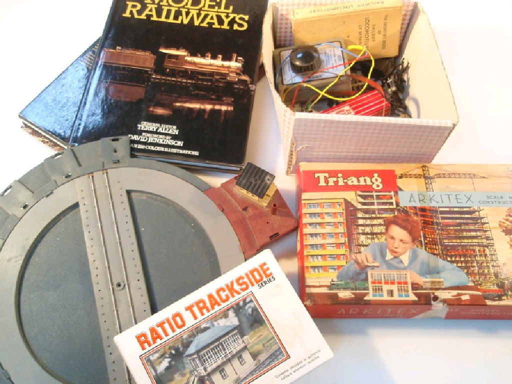 Appraisal: Assorted railway accessories books etc including Tri-ang Arkitex scale model