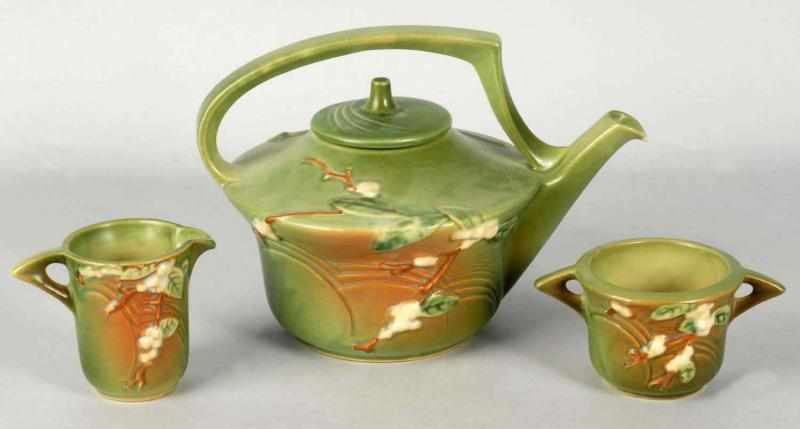 Appraisal: Roseville -Piece Green Snowberry Teapot Set Description One minor chip