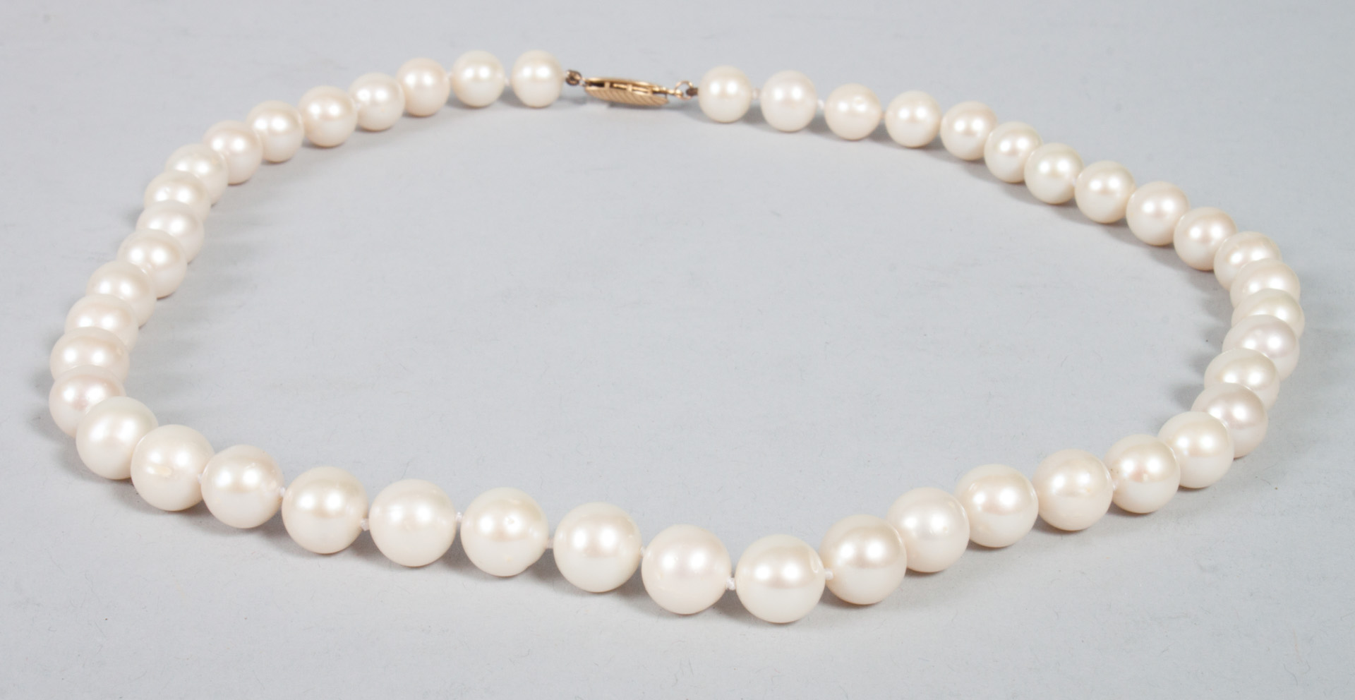 Appraisal: Lady's pearl necklace mm in L