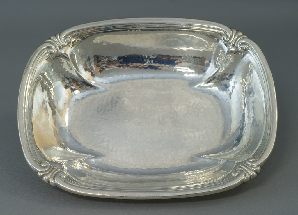 Appraisal: Hammered International sterling silver rectangular serving bowl shell motif at