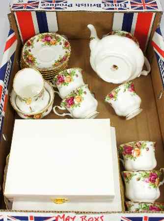 Appraisal: Royal Albert Old Country Roses Tea Set comprising x Tea