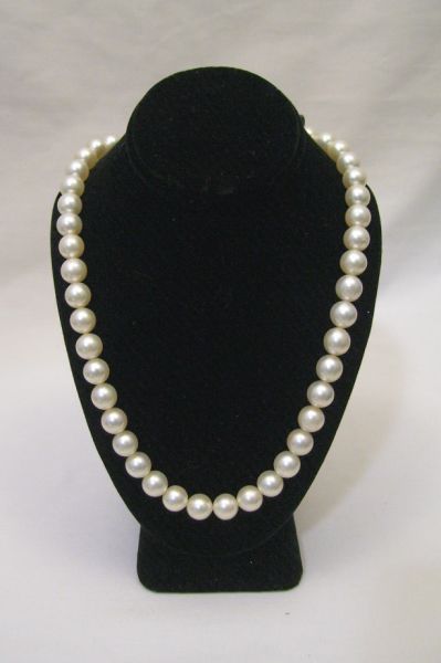 Appraisal: kt Clasp Pearl Necklace Forty-five pearl necklace in length mm-