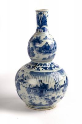 Appraisal: A Chinese blue and white double gourd vase Transitional period