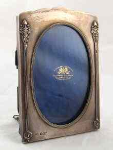 Appraisal: An Art Nouveau silver photo frame by Goldsmiths and Silversmiths