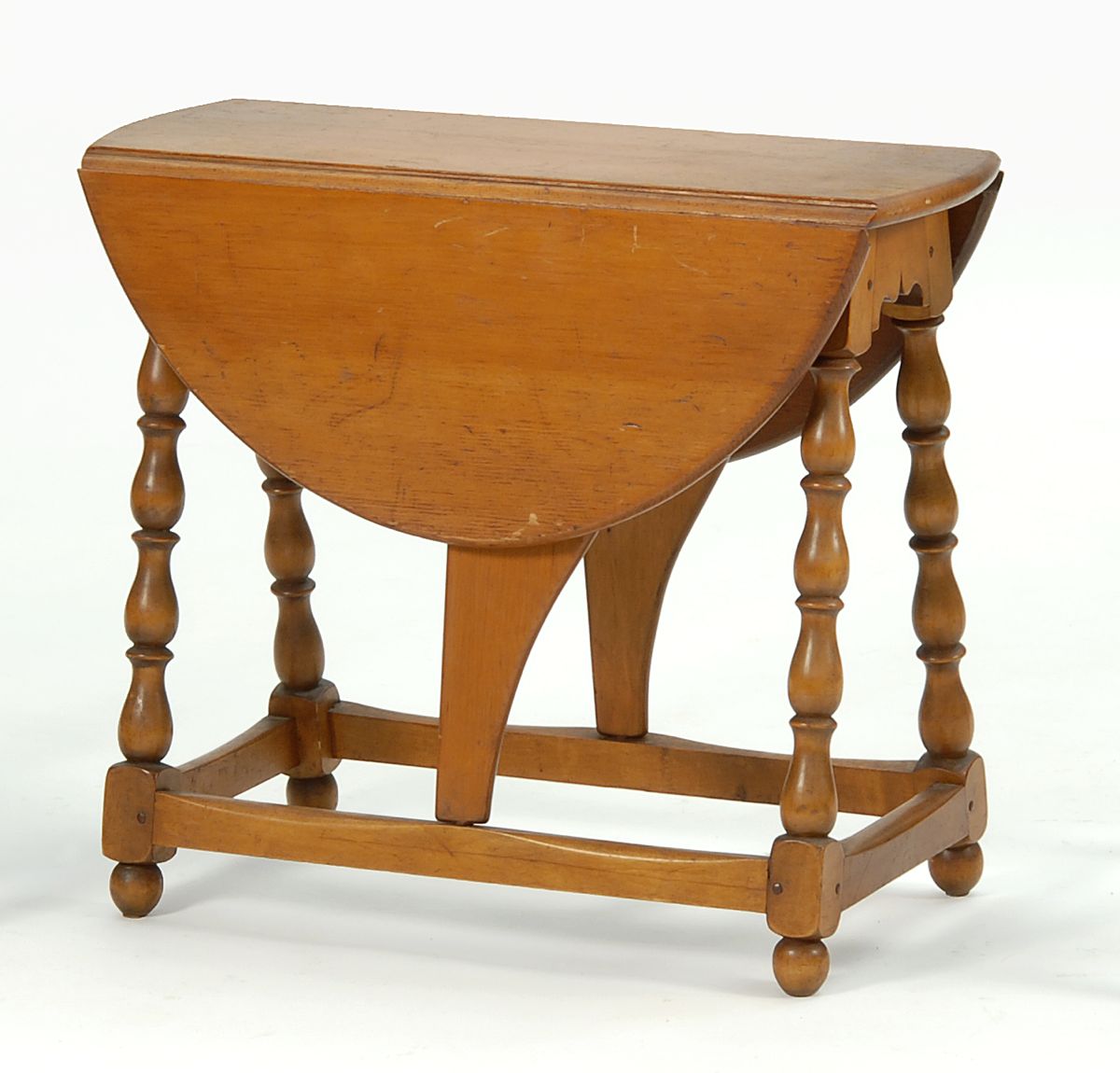 Appraisal: WILLIAM MARY-STYLE DROP-LEAF BUTTERFLY TABLE Early th CenturyIn pine and