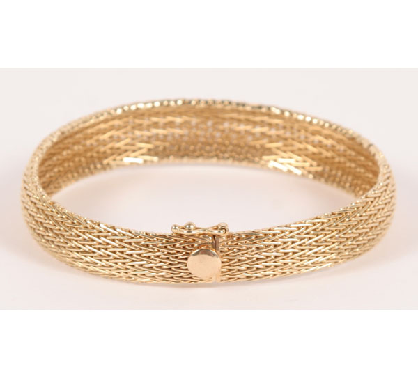 Appraisal: Gold K mesh bracelet g long x W