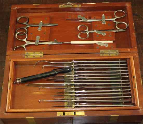 Appraisal: A Medical Supply Company cased surgeons set in brass bound