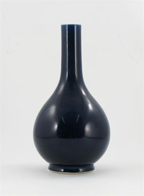 Appraisal: A Chinese bottle vase decorated with a blue lustrous monochrome