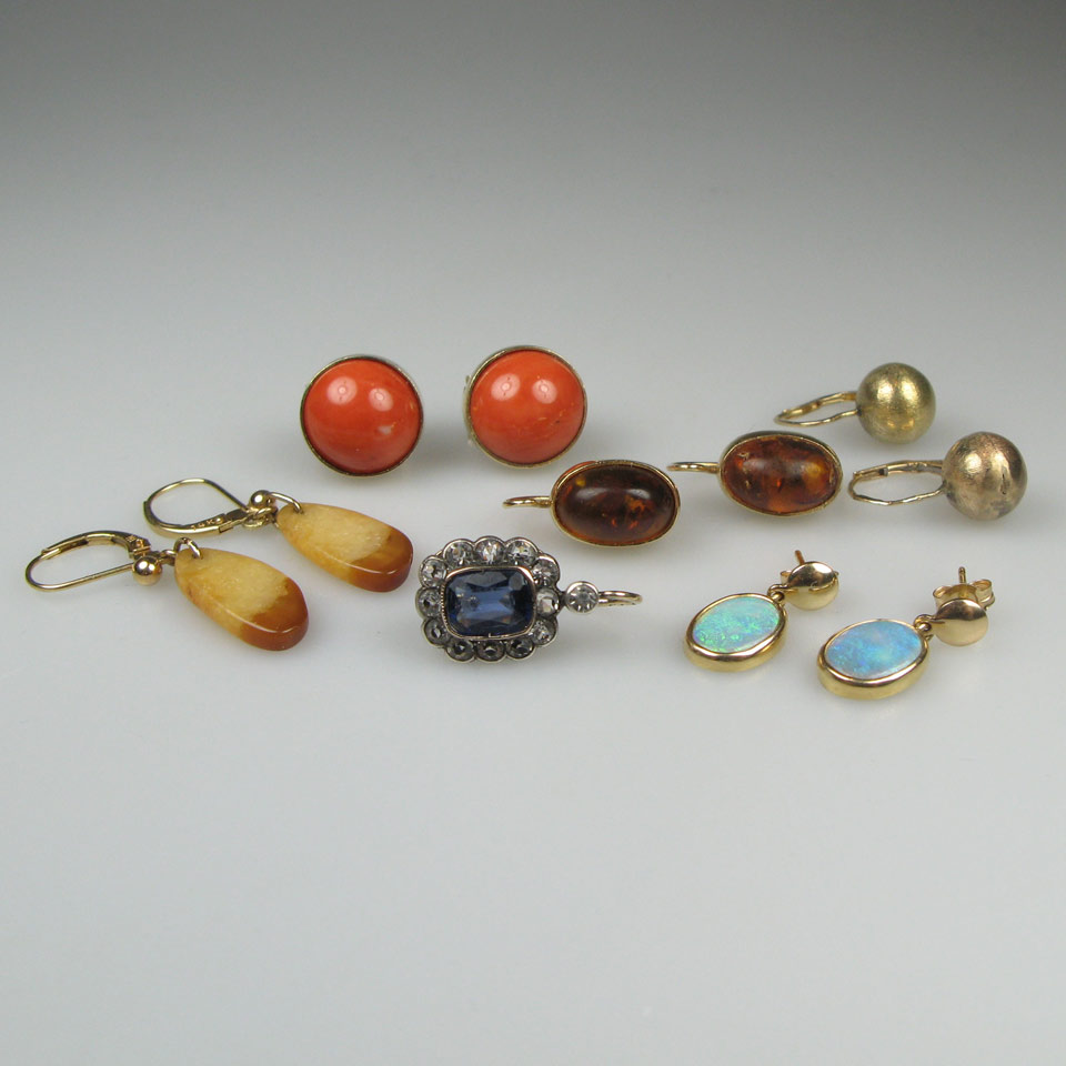 Appraisal: Pairs Of k Yellow Gold Earrings set with opal coral