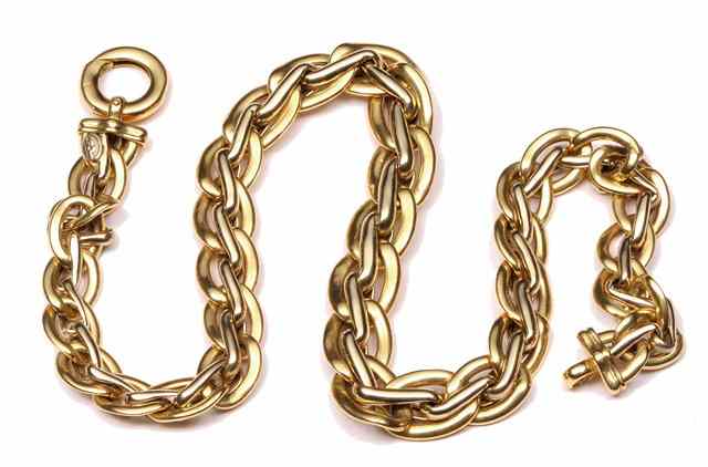 Appraisal: A HOLLOW DOUBLE LINK GOLD NECKLACE long stamped