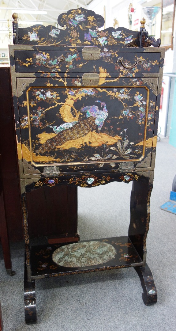 Appraisal: An early th century mother of pearl inlaid black lacquer