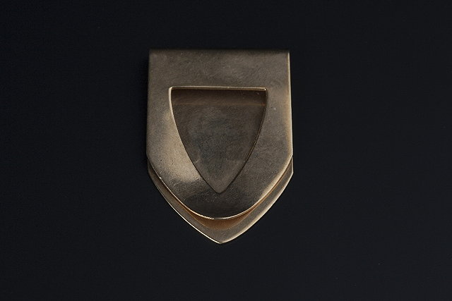 Appraisal: A CT GOLD MONEY CLIP of shield-shaped form with feature