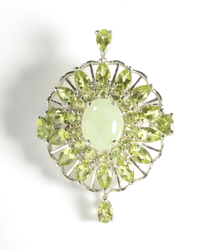 Appraisal: JADE PERIDOT AND TEN KARAT GOLD PENDANT BROOCH The white