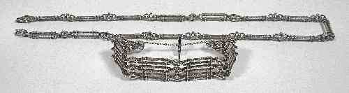 Appraisal: A silvery metal six bar gate link bracelet of textured