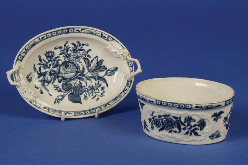 Appraisal: A FIRST PERIOD WORCESTER BLUE AND WHITE OVAL BUTTER DISH