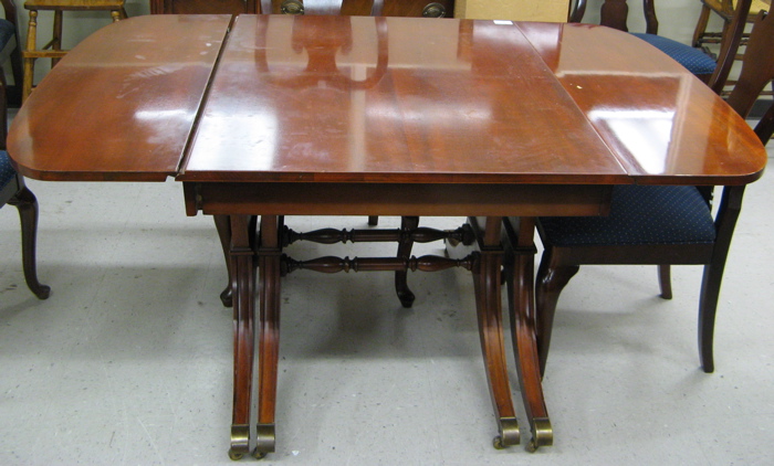 Appraisal: FEDERAL STYLE MAHOGANY DROP-LEAF DINING TABLE WITH FOUR LEAVES American